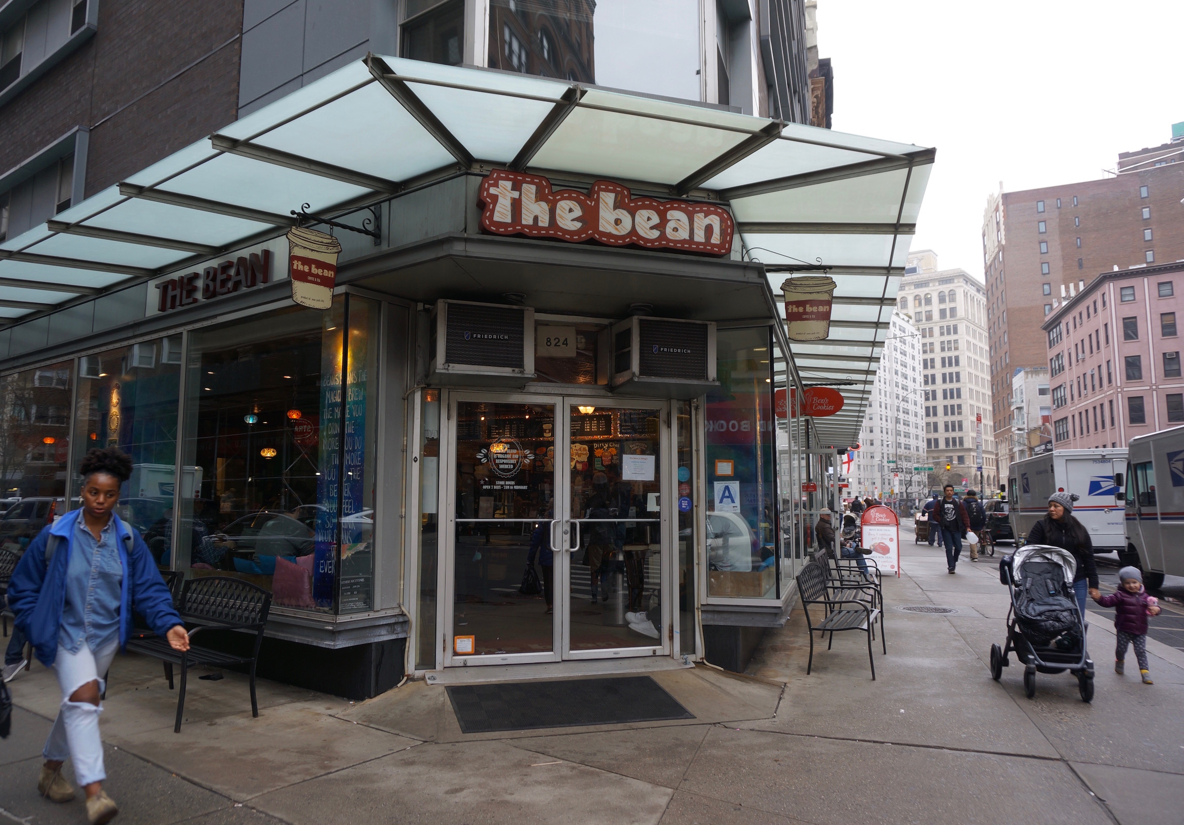 Coffee Shops I Like to Blog At: The Bean - New York Cliché